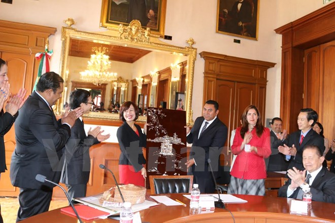 ຂ່ຳນັບຮັບຕ້ອນເຫດການຜູກສ່ຽວລະຫວ່າງດານັ້ງຂອງຫວຽດນາມກັບ ໂຕລູກາຂອງເມັກຊິກໂກ